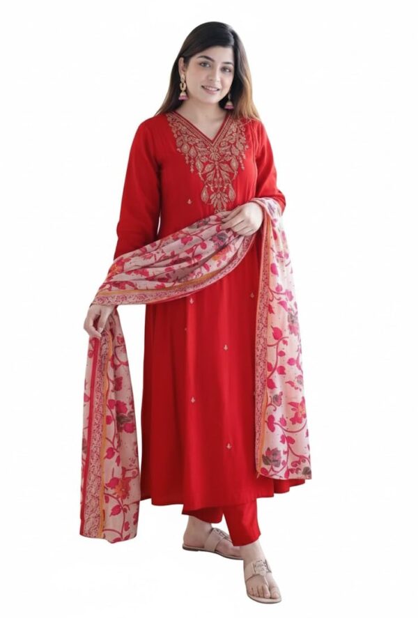 KLOSIA Women Embroidery Kurta and Pant Set with Dupataa