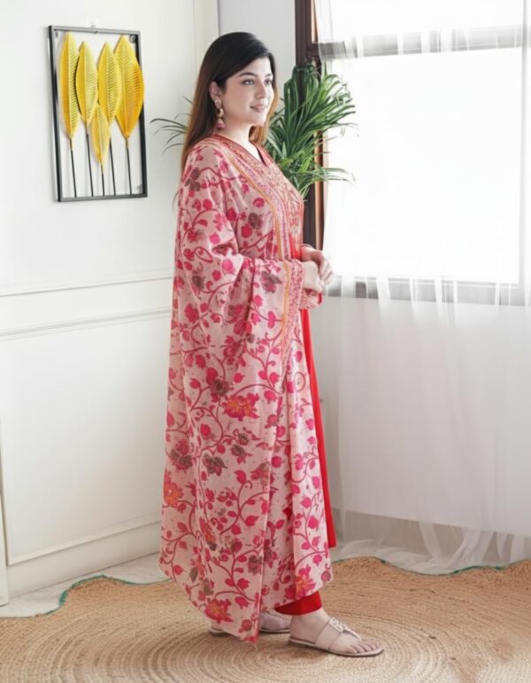 KLOSIA Women Embroidery Kurta and Pant Set with Dupataa - Image 4